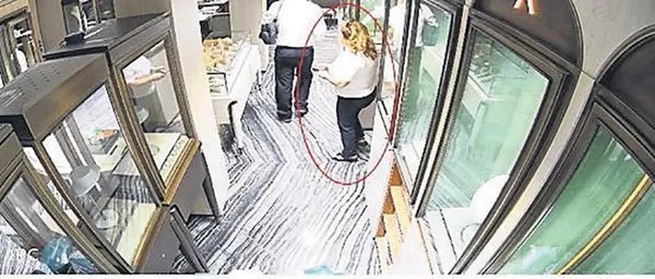 Ünlü pırlantacıdan mal kaçırma talimatı! 'Çarşı çok karışık ne varsa toplayın'